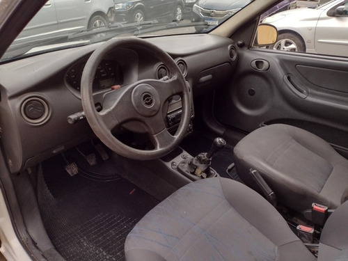 Imagem 9 de 11 de Chevrolet Celta 2005 1.0 Life 3p