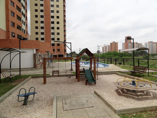 Imagen 2 de 11 de Bellísimo Apartamento Con Acabados De Lujo