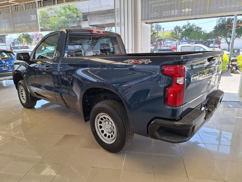 Chevrolet Silverado 4.3 V6 1500 WT Cabina Regular 4x4 At