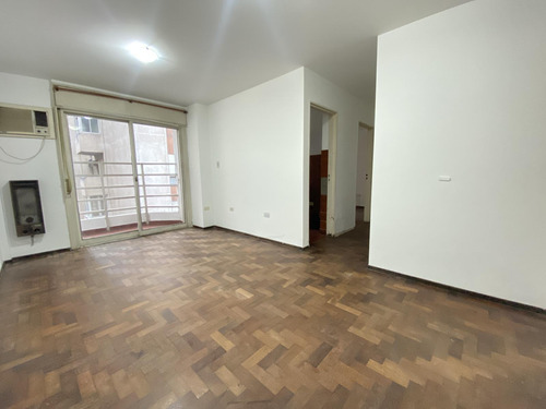 Departamento En El Centro En Venta De 1 Dormitorio Con Balcón Desocupado