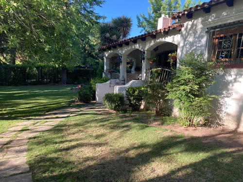 Casa En Venta En Chacras De Coria