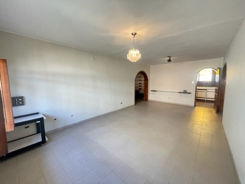 Imagen 5 de 16 de Se Vende Casa 404m2 4h+s/3b+s/2p/ Los Palos Grandes 1218