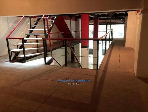 Amplio Local Comercial Reciclado Centro Montevideo -