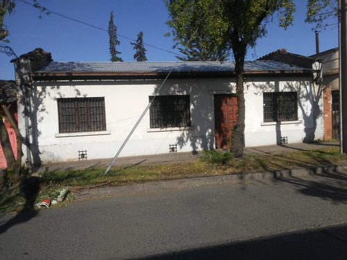 Casa Céntrica Con Terreno Con Alta Plusvalía En Villa Eden.