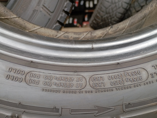 2 Llantas 195/75r16 Michelin Agilis Cross Climate A2 (Usado)