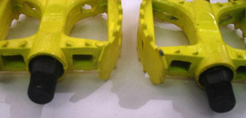 Pedales De Hierro Color Amarilo, Modelo Trampa De Oso.