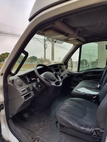 Imagem 4 de 9 de Iveco Hr 35s14 Cs Ano 2015 / No Baú 4,40 Mts.
