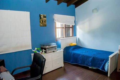 Hermosa Casa Súper Cómoda Y Espaciosa, Con Cochera, Pileta, Jardín Y Parrilla!