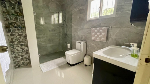 Imagen 8 de 15 de Casa En Venta En Altos De Arroyo Hondo, Arroyo Hondo, Cercano Embajada Americana, Ciudad Real, Avenida Republica De Colombia, Don Honorio, Villa Claudia, Av Jacobo Majluta,carmen Maria, Santo Domingo