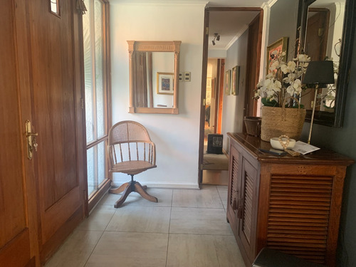 Amplia Casa En Vitacura Con Gran Terreno, Conectividad