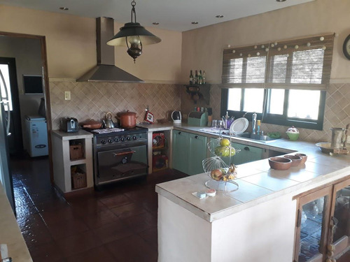 Hermosa Casa 5 Amb Con Piscina Sobre Lote De 980 M2 Barrio 2 Plantas Santa Rita