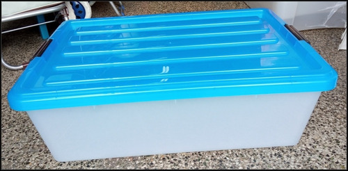 Caja Multiuso Apilable Manaplas 35 Lts