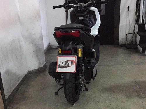Imagem 5 de 6 de Honda Adv
