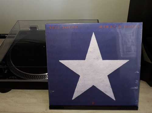 Neil Young Hawks & Doves Vinilo Importado