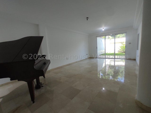 Townhouse En Venta Maracay La Cooperativa Resd Villas Baltico 23-4820