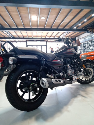Imagen 5 de 10 de Bajaj Avenger 220 Street Division Ruedas