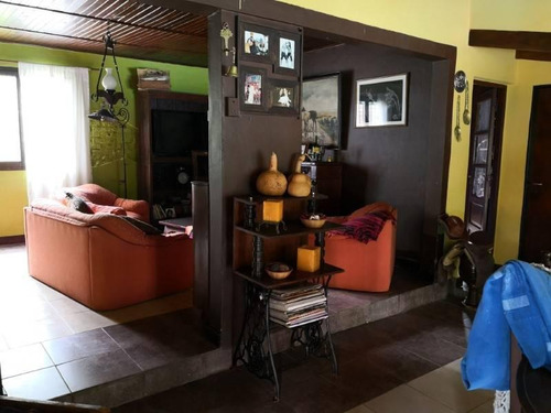 Imagen 5 de 29 de Casa Quinta De Tres Dormitorios, Dos Baños, Quincho, Dos Piletas Y Parque De 2086 M2