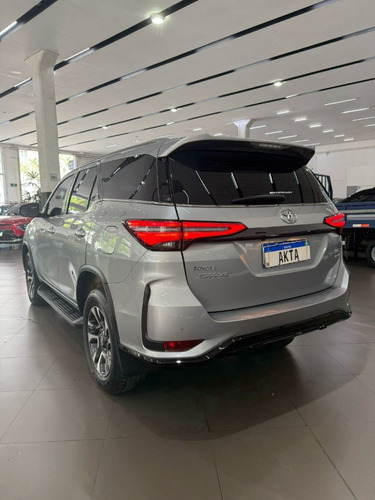 Toyota Hilux SW4 2.8 D-4D TURBO DIESEL SRX PLATINUM 7L 4X4 AUTOMÁTICO
