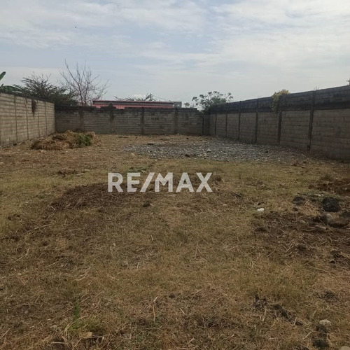 Imagen 2 de 5 de En Venta Terreno Propio, Totalmente Cercado Con Paredes Perimetrales, Ubicada En El Sector Coliseo, Avenida Complejo La Granja. Guanare Portuguesa. 0414-5751272