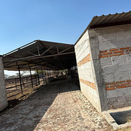 Magnífico Rancho Ganadero Con Excelentes Instalaciones Sup. 25 Hectáreas.