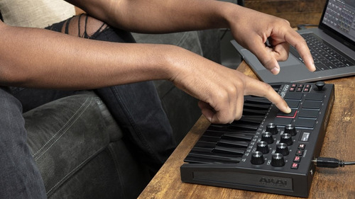 Akai Mpk Mini Mk3 Black Edition Teclado Controlador Midi