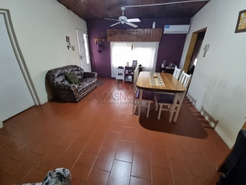 Imagen 9 de 30 de Casa Al Frente Con Prefabricada Al Fondo