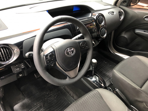 Toyota Etios 1.5 XS SEDAN 16V FLEX 4P AUTOMÁTICO
