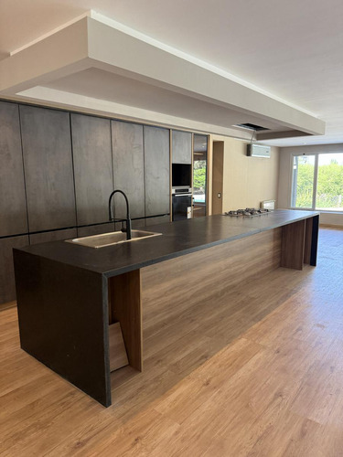Casa En Castores Con El Mejor Acceso A Guardia Y Club House!