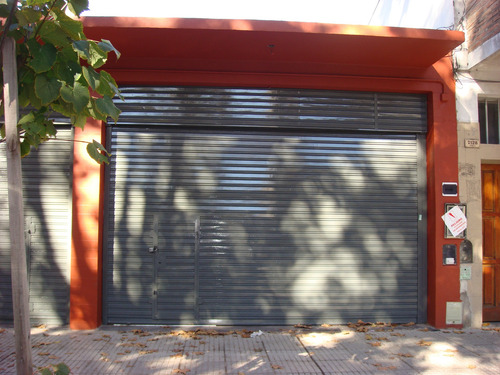 Local En Liniers En Pleno Foco Comercial Con 2 Depositos
