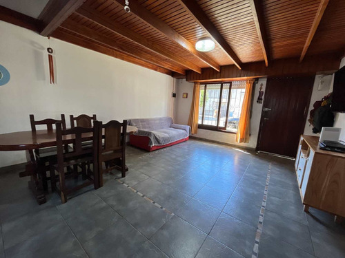 Imagen 2 de 19 de Venta Ph De Tres Dormitorios Y Patio. Tolosa