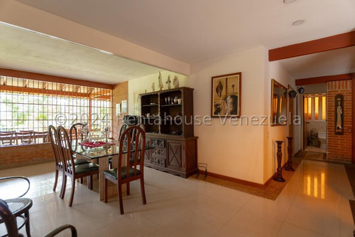 En Venta Casa Duplex - Urb. Colinas Del Tamanaco.