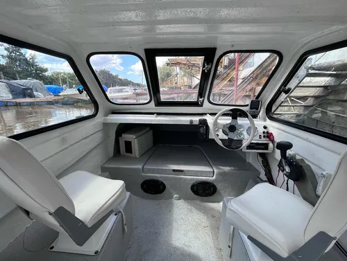 Aramendi Tracker Cabinado 620 Mercury 90 Hp 4 Tiempos