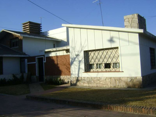 Imagen 3 de 24 de Parque Velez Sarsfield, Casa Esquina , Para Reciclar