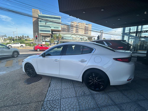 Mazda 3 Signature