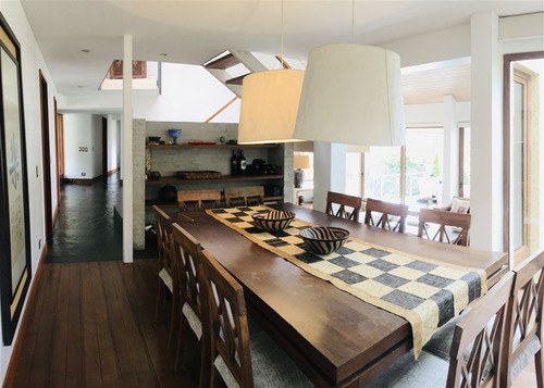 Casa En Arriendo De 6 Dorm. En Lo Barnechea
