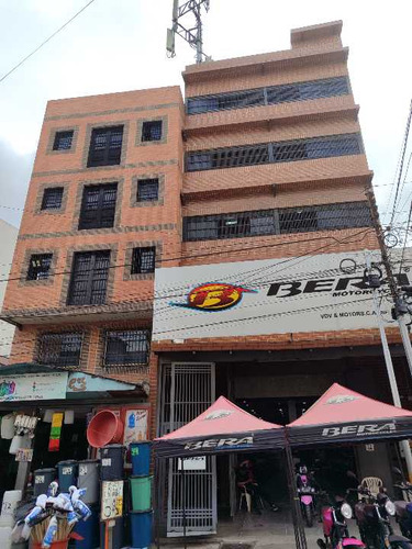 Local Comercial En Alquiler 250m2 En Piso Uno Tiene Ascensor.1000$