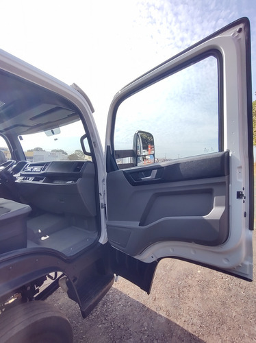 Vw 11180 Delivery Prime 2022 Com Bau De 4,80 Mtrs Isolado