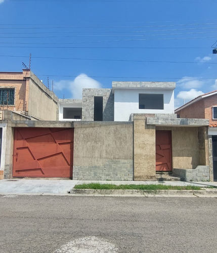 Casa En Urb. Quintas Del Norte, La Granja. Plc-1075