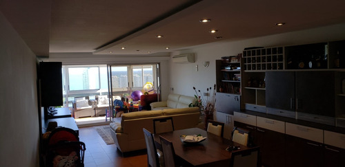 Imagen 2 de 9 de Apartamento En Venta De 3 Dormitorios C/ Cochera En Punta Del Este Maldonado