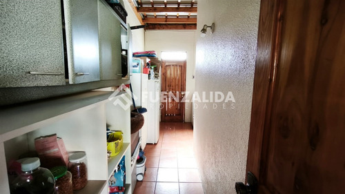 Casa En Venta De 4 Dorm. En Maipú