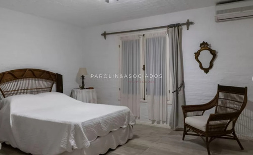 Hermosa Casa En Venta De 5 Dormitorios En Solanas, Punta Del Este.