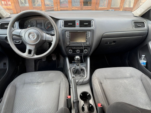 Volkswagen Jetta 2.0 L4 Mt