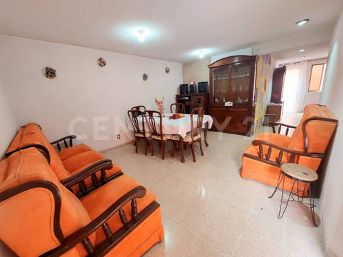 Imagen 3 de 19 de Casa En Venta De 3 Niveles Con Roof Garden, Cerca De Monte Maria