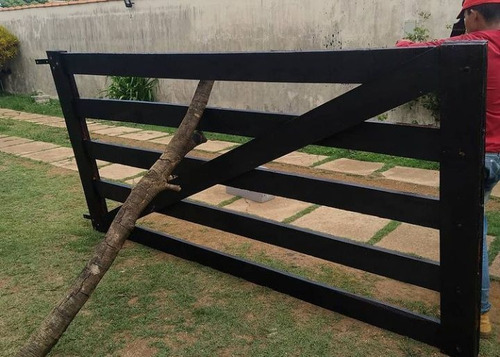 Imagem 3 de 4 de Fabricação De Cercas E Porteiras