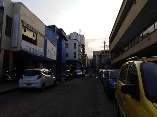 Parqueadero A 2 Cuadras De La Iglesia La Ermita De Cali - Venta