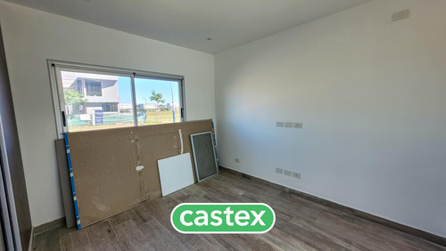 Casa A La Venta Con Pileta Y Sauna En Riberas, Puertos, Escobar
