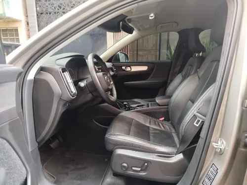 Volvo XC40 MONENTUM 2.0 TURBO AWD 2022