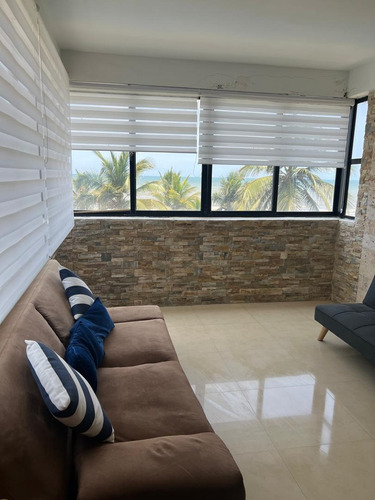 Apartamento En Tucacas, Conjunto Residencial Atlantis Palace. S.p