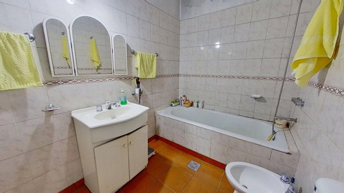 Venta Casa 4 Amb + Local + Garage En Lanus