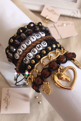 Imagem 4 de 10 de Mix De Pulseiras Ajustáveis De Couro Com Corrente E Pingente